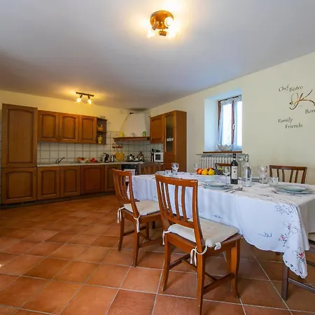 Sleeps 6 Willa