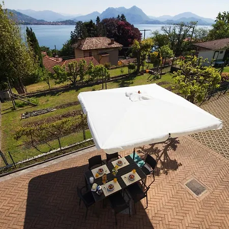 Sleeps 6 Willa Baveno