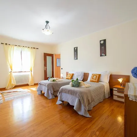 Sleeps 6 Willa